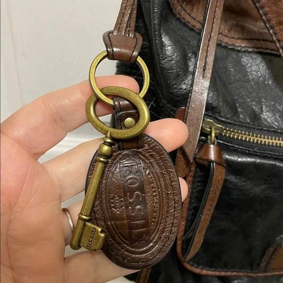 Fossil |Heritage |"Long Live Vintage"|Two-Tone | Leather |Crossbody/Shoulder Bag - Picture 4 of 16